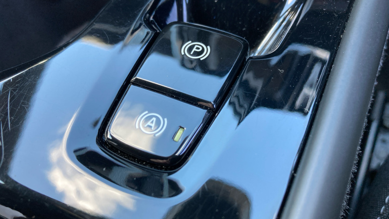 Volvo XC40 2.0 B4P Plus Dark 5dr Auto Petrol Estate